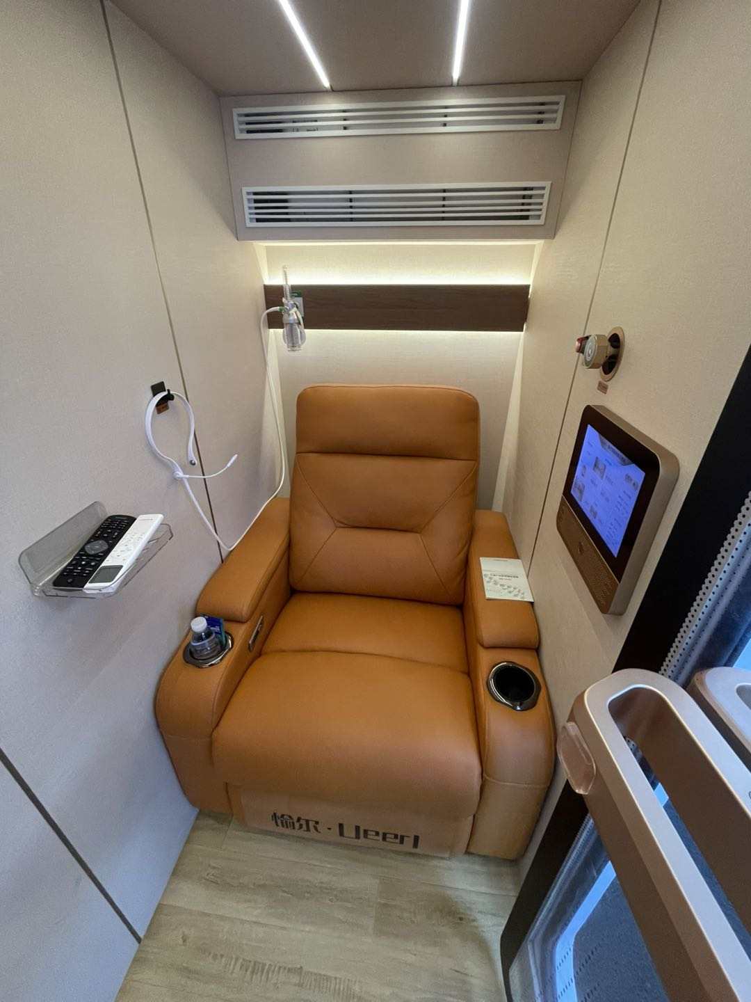 Uno Vita's Ueerl V3 Premium Edition Hard-Shell Hyperbaric Oxygen Chamber for One Person