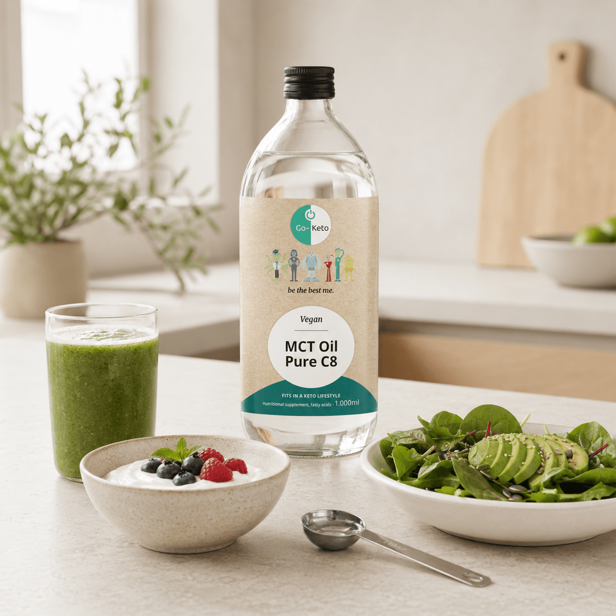 Go-Keto MCT Oil Pure C8 bottle of 1000 ml with smoothies, yogurt and salad in a bright kitchen environment.