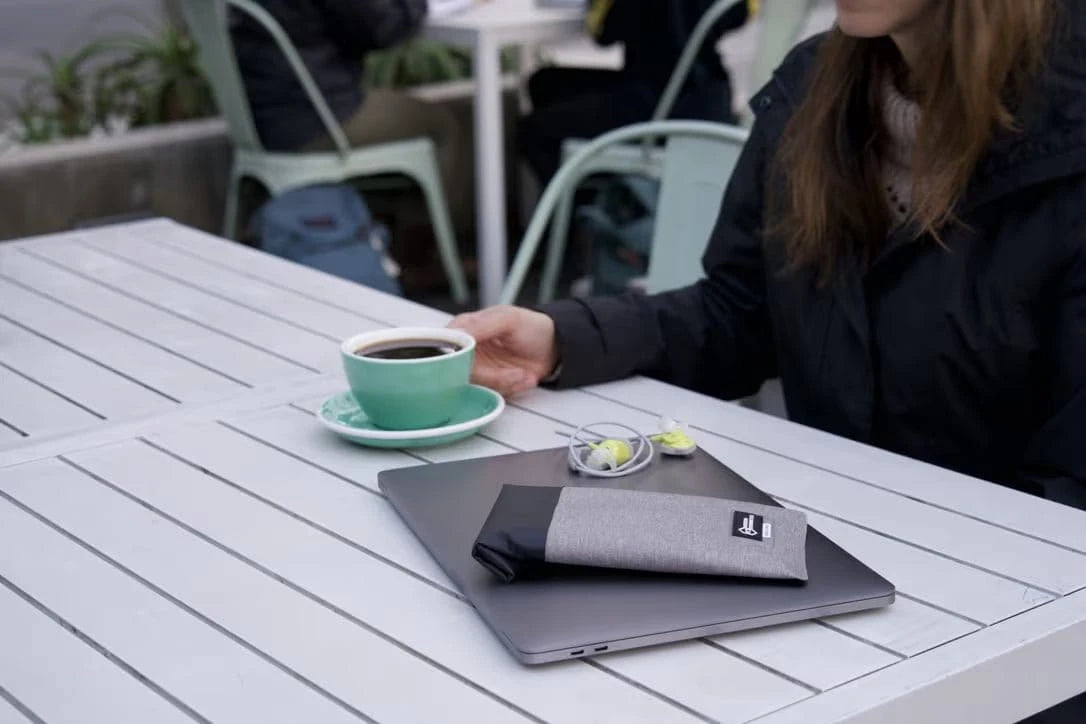 Mission Darkness ™ Dry Shield Faraday vandtæt telefoncover - Uno Vita AS