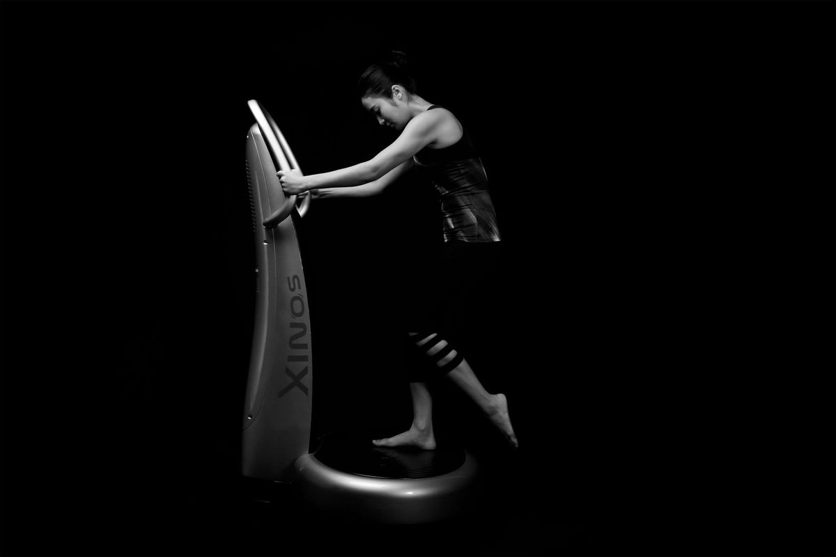 VibraSonic SonicWave Standing Vibration Platform - Stimulation avancée de tout le corps - Uno Vita AS