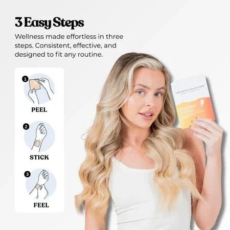 Una donna con i capelli lunghi e ondulati tiene in mano una confezione di cerotti energetici. I cerotti compaiono in tre semplici passaggi: staccare, incollare, palpare.