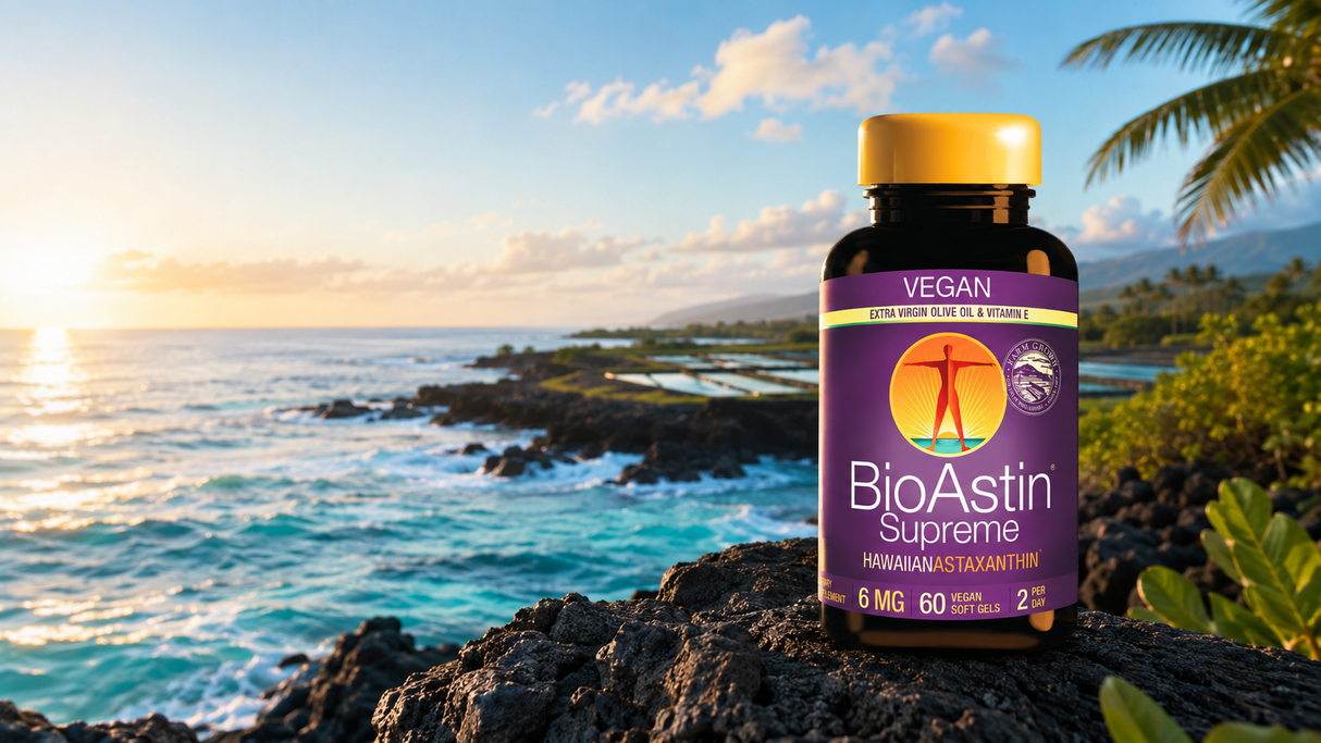 BioAstin Supreme astaxanthinflaska med lila etikett, 60 veganska softgels, stående på stenar med hav och solnedgångsbakgrund.